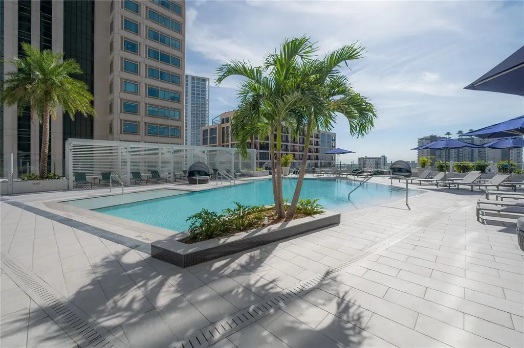 275 1st Avenue S St Petersburg FL 33701