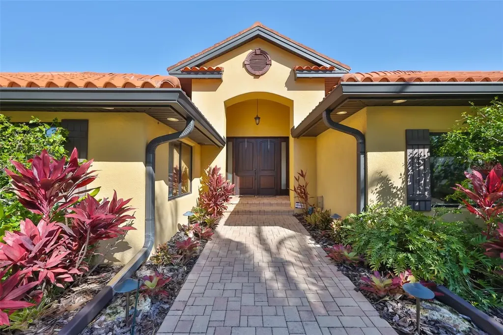 9805 Compass Point Way Tampa FL 33615