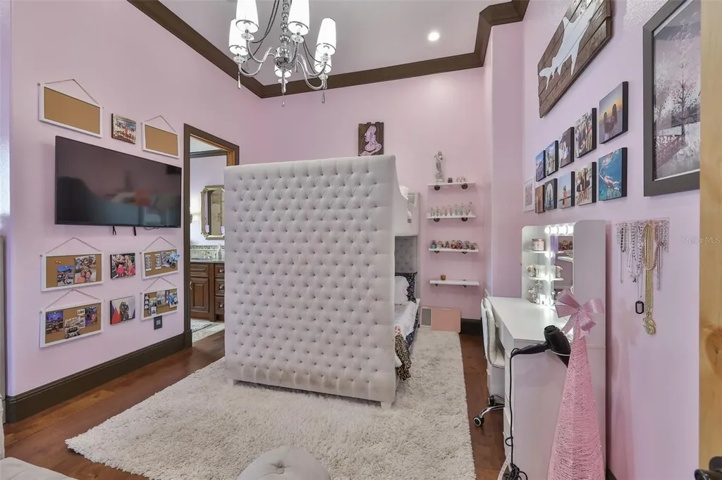 9805 Compass Point Way Tampa FL 33615
