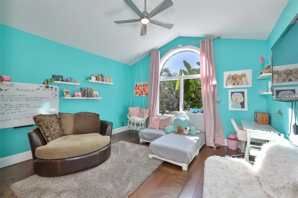 9805 Compass Point Way Tampa FL 33615