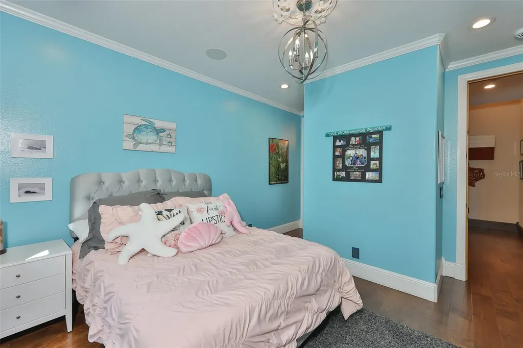 9805 Compass Point Way Tampa FL 33615