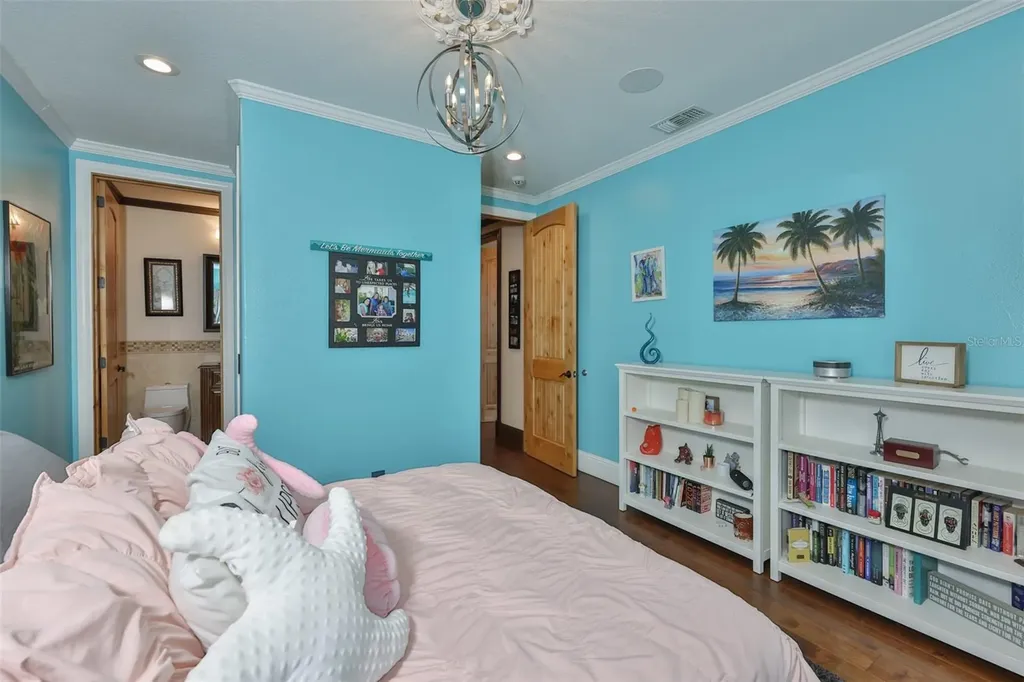 9805 Compass Point Way Tampa FL 33615