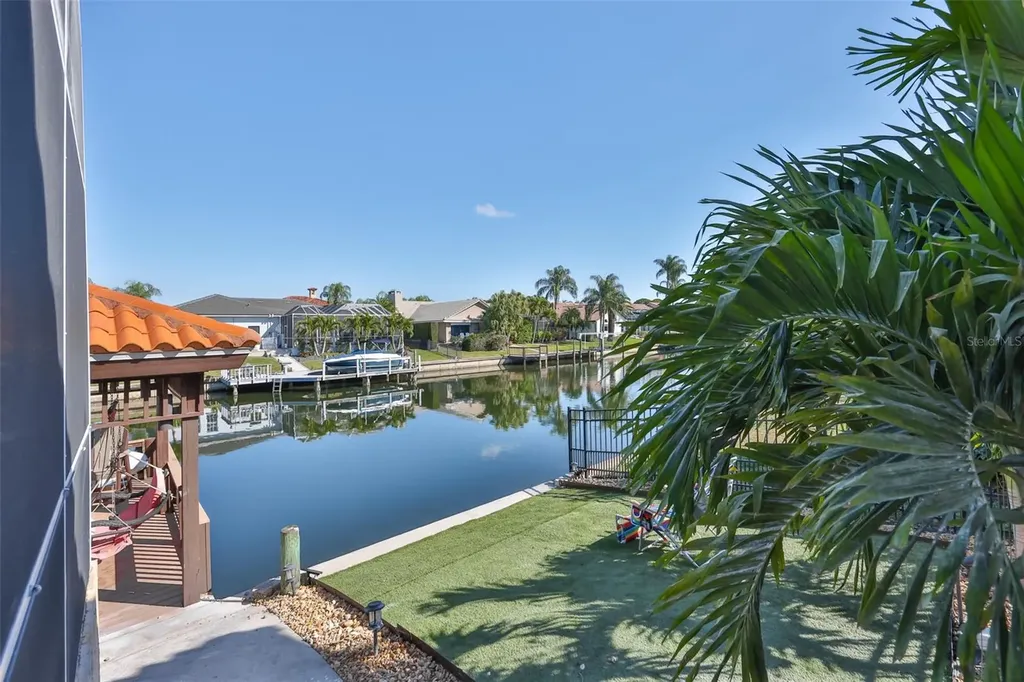 9805 Compass Point Way Tampa FL 33615