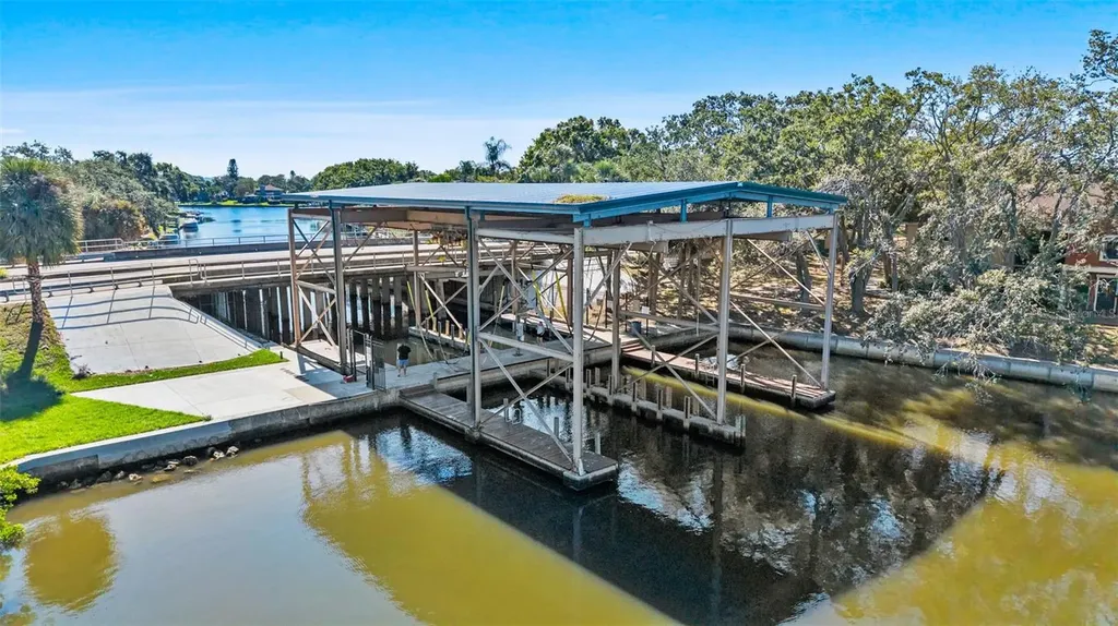 9805 Compass Point Way Tampa FL 33615