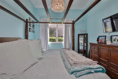 9805 Compass Point Way Tampa FL 33615