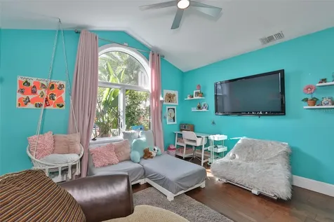 9805 Compass Point Way Tampa FL 33615