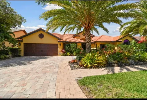 9805 Compass Point Way Tampa FL 33615