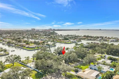 4114 42nd Avenue S St Petersburg FL 33711