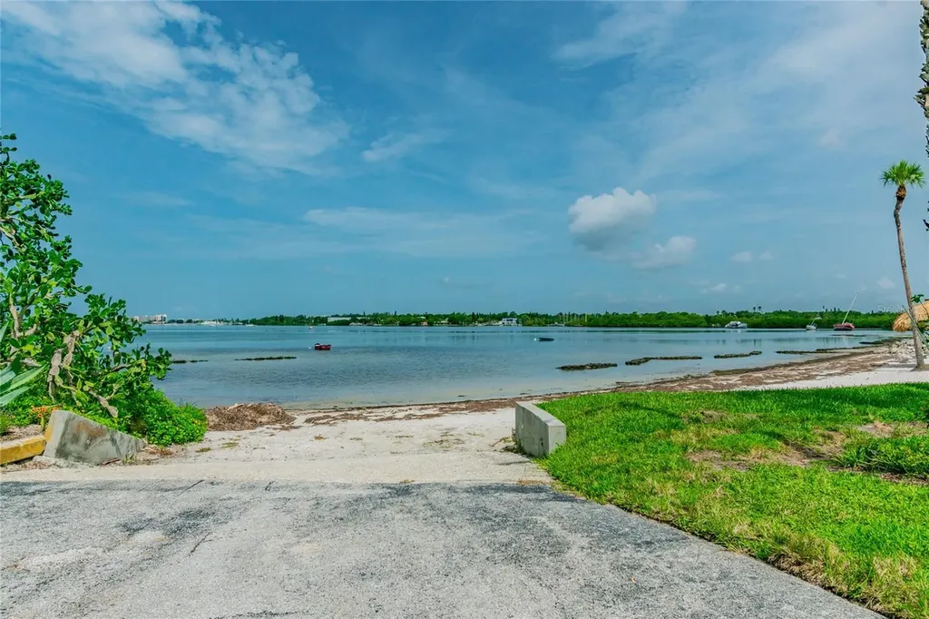 3710 41st Way S St Petersburg FL 33711