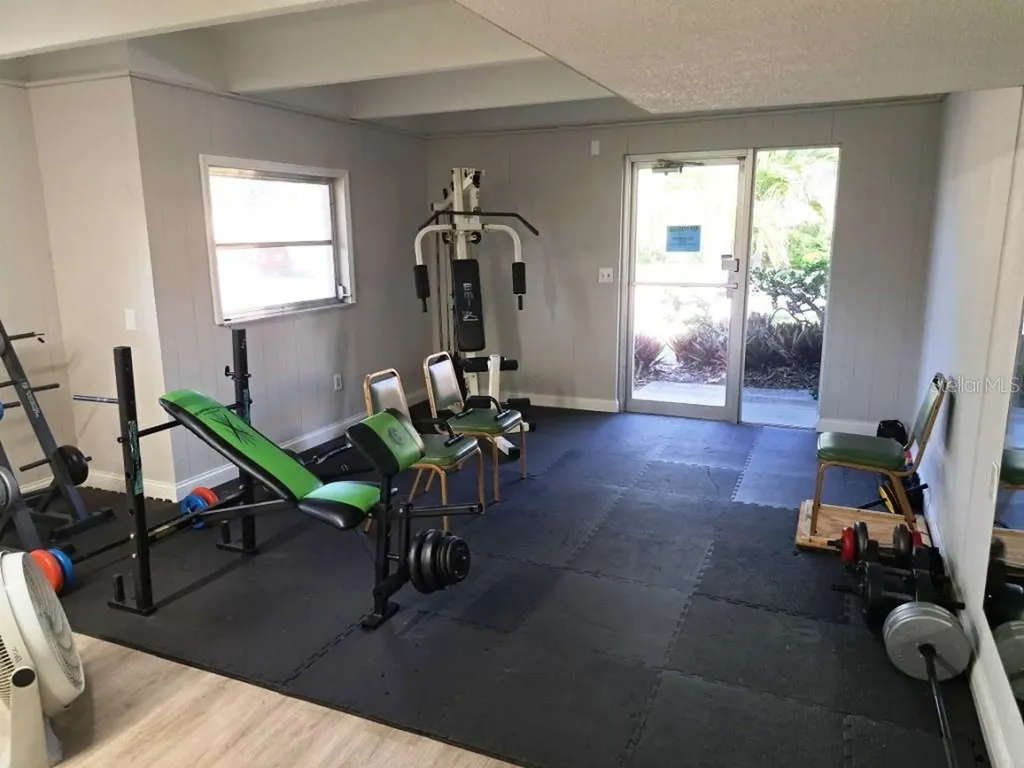 9940 47th Avenue N St Petersburg FL 33708