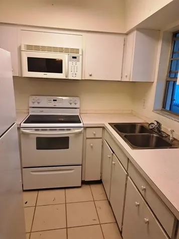 9940 47th Avenue N St Petersburg FL 33708