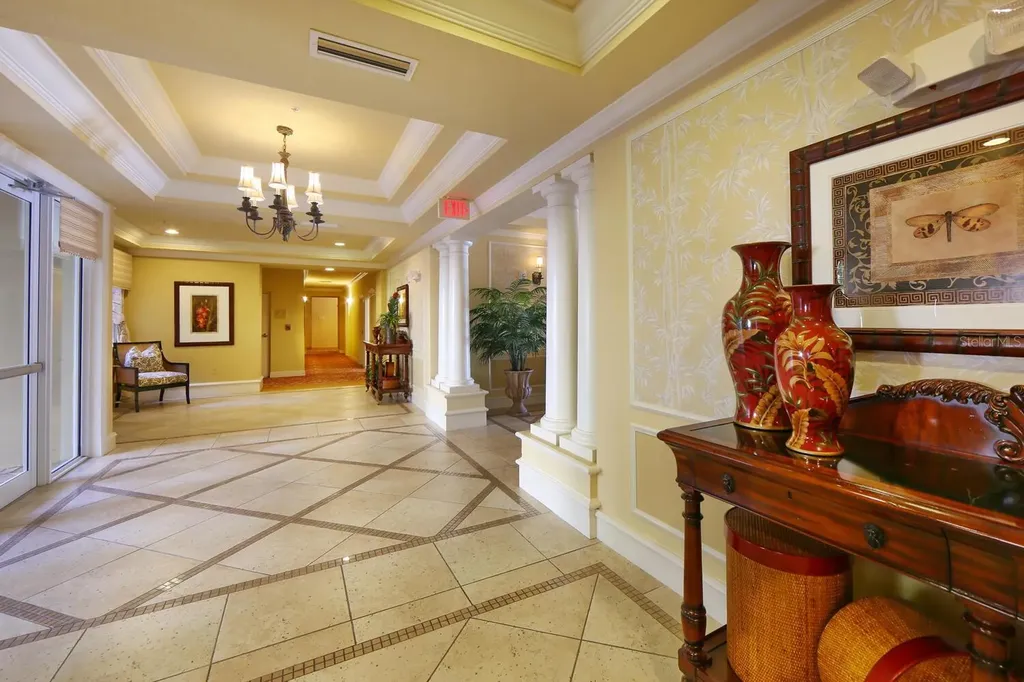 1064 N Tamiami Trail Sarasota FL 34236