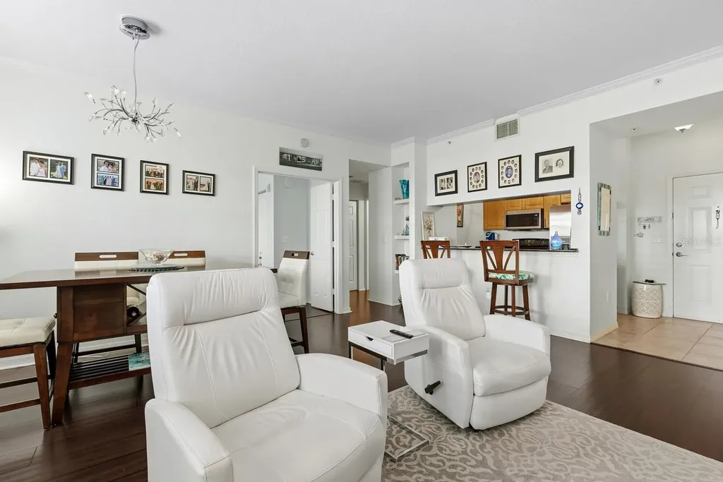 1064 N Tamiami Trail Sarasota FL 34236