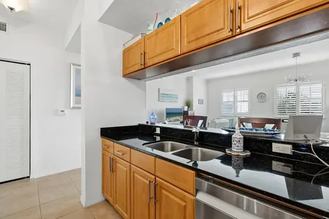 1064 N Tamiami Trail Sarasota FL 34236