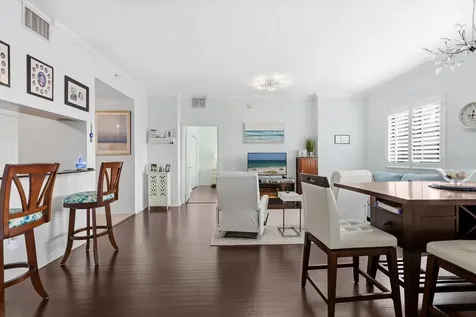 1064 N Tamiami Trail Sarasota FL 34236