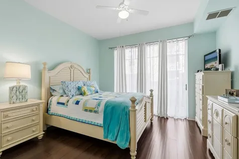 1064 N Tamiami Trail Sarasota FL 34236