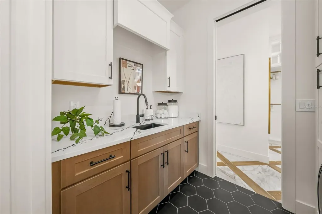 8380 Sea Glass Court Sarasota FL 34240
