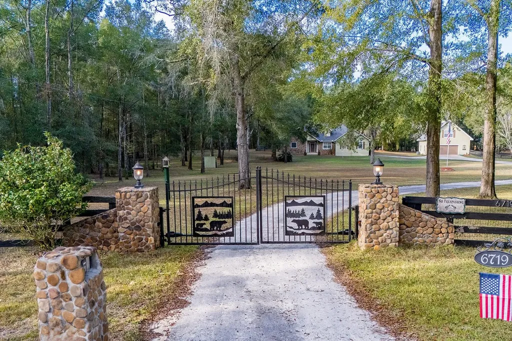 6719 SE 82nd Avenue Newberry FL 32669
