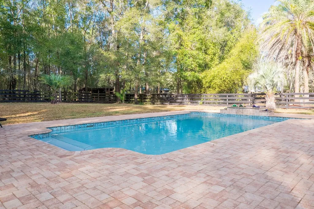 6719 SE 82nd Avenue Newberry FL 32669