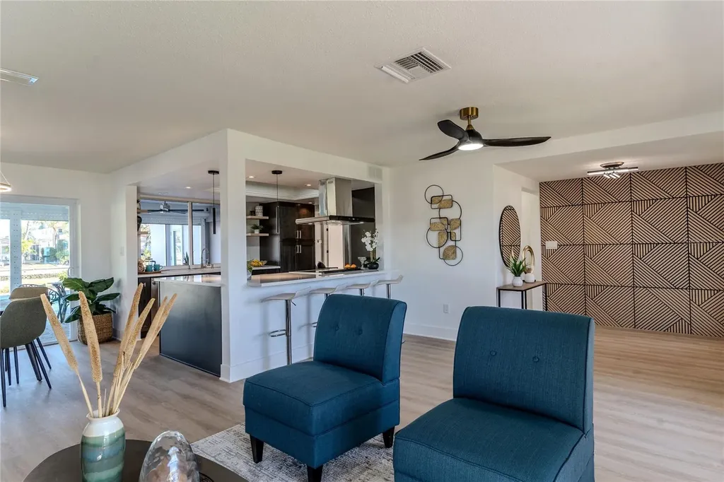 3807 48th Avenue S St Petersburg FL 33711