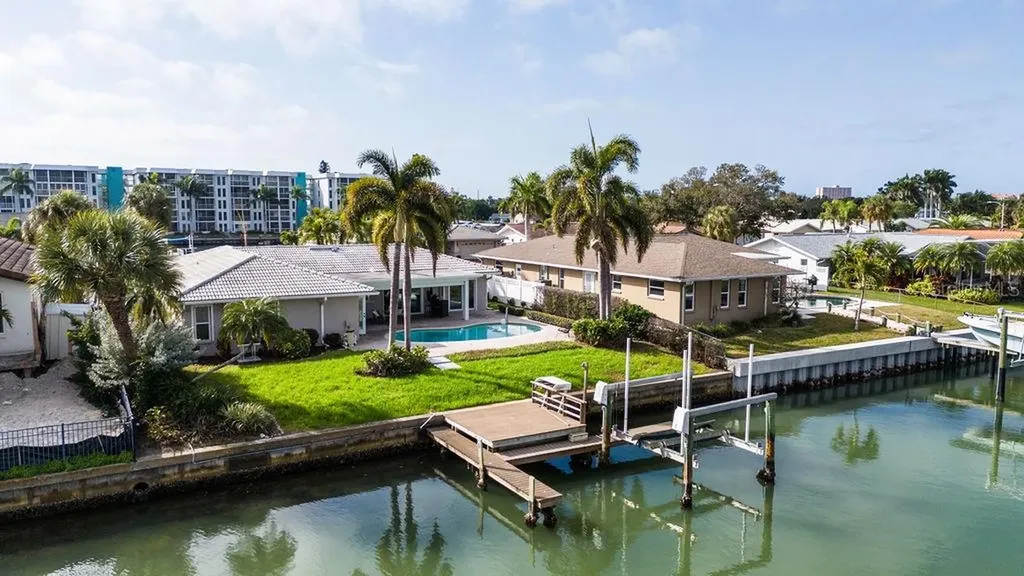 3807 48th Avenue S St Petersburg FL 33711