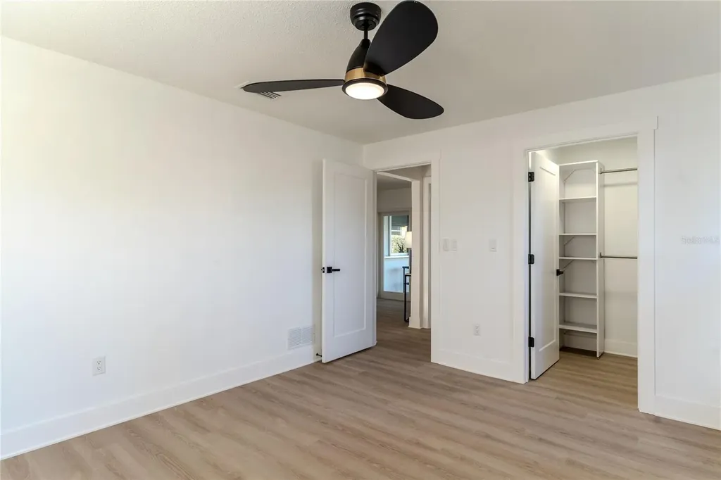3807 48th Avenue S St Petersburg FL 33711