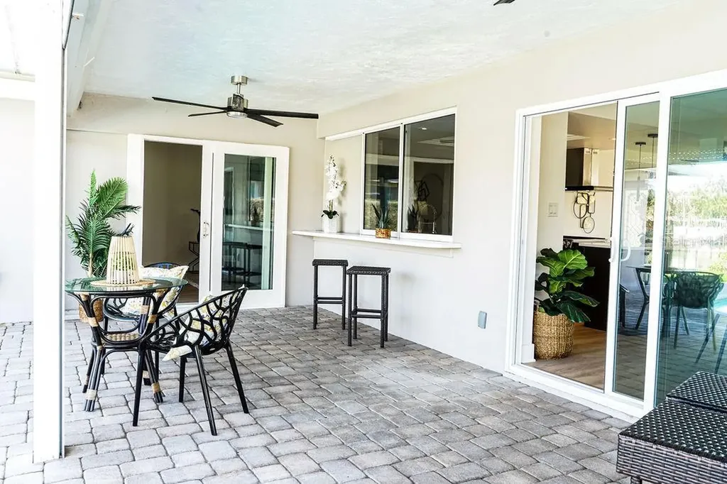 3807 48th Avenue S St Petersburg FL 33711