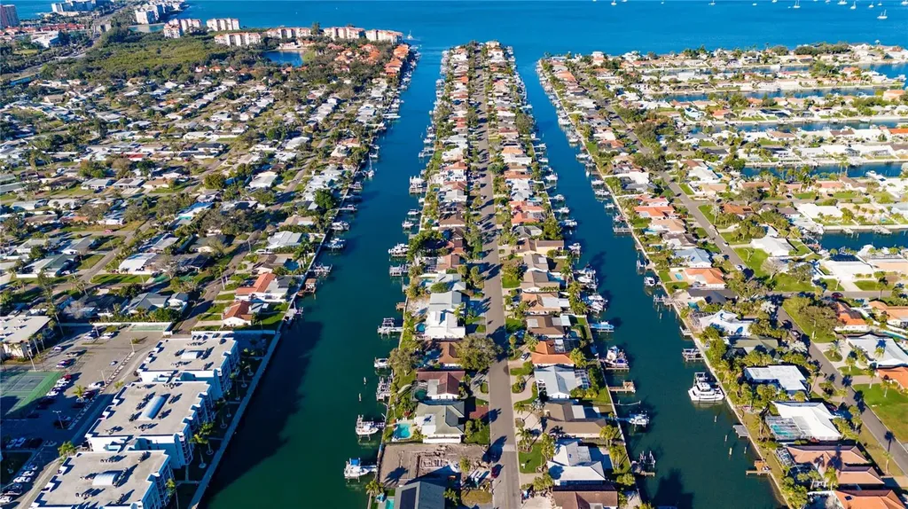 3807 48th Avenue S St Petersburg FL 33711