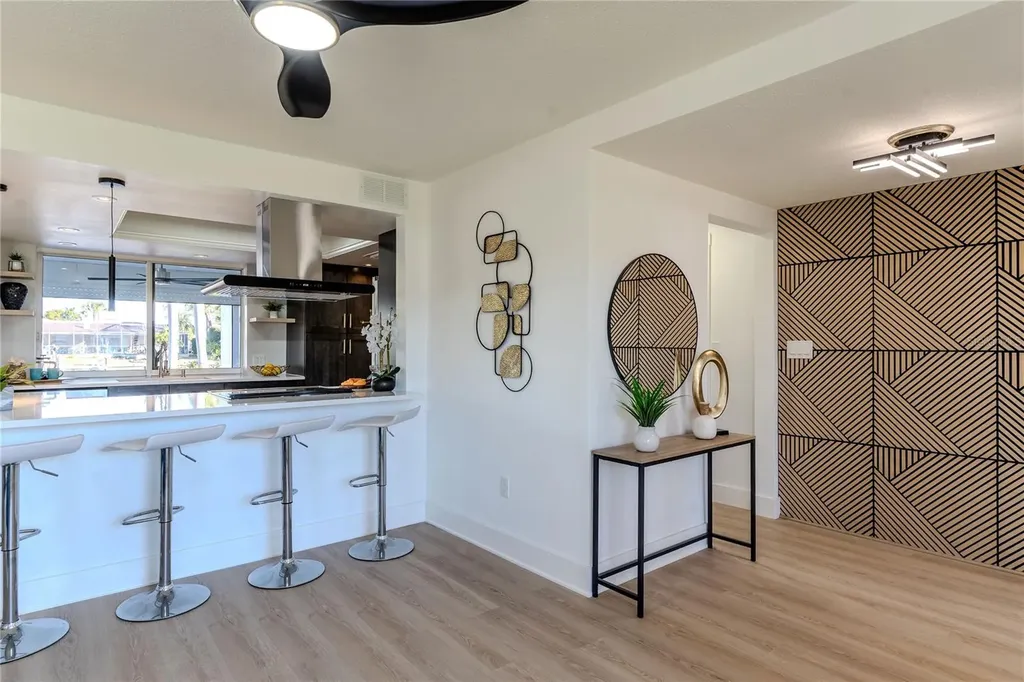 3807 48th Avenue S St Petersburg FL 33711