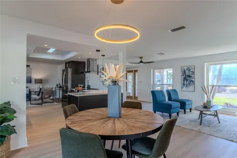 3807 48th Avenue S St Petersburg FL 33711