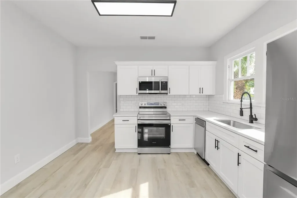 26 S Lanier Avenue Fort Meade FL 33841