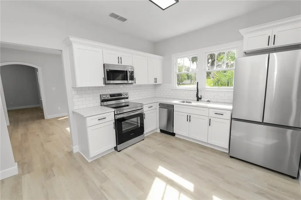 26 S Lanier Avenue Fort Meade FL 33841
