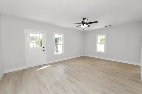 26 S Lanier Avenue Fort Meade FL 33841