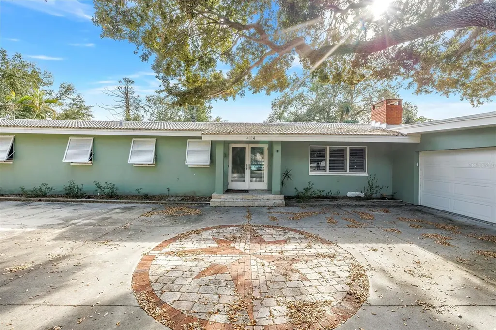 4114 42nd Avenue S St Petersburg FL 33711