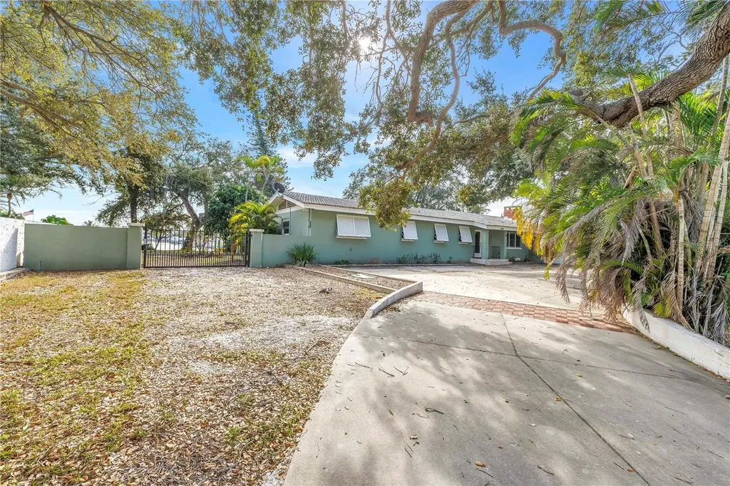 4114 42nd Avenue S St Petersburg FL 33711