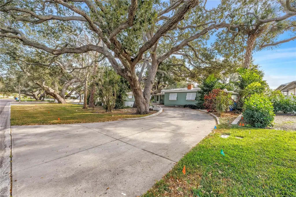 4114 42nd Avenue S St Petersburg FL 33711