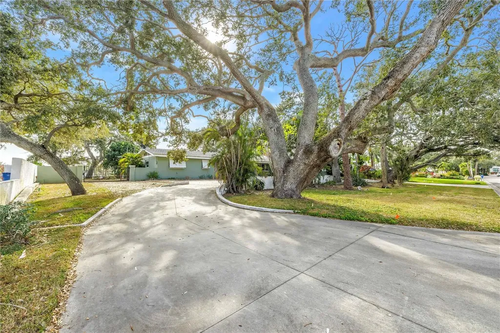 4114 42nd Avenue S St Petersburg FL 33711
