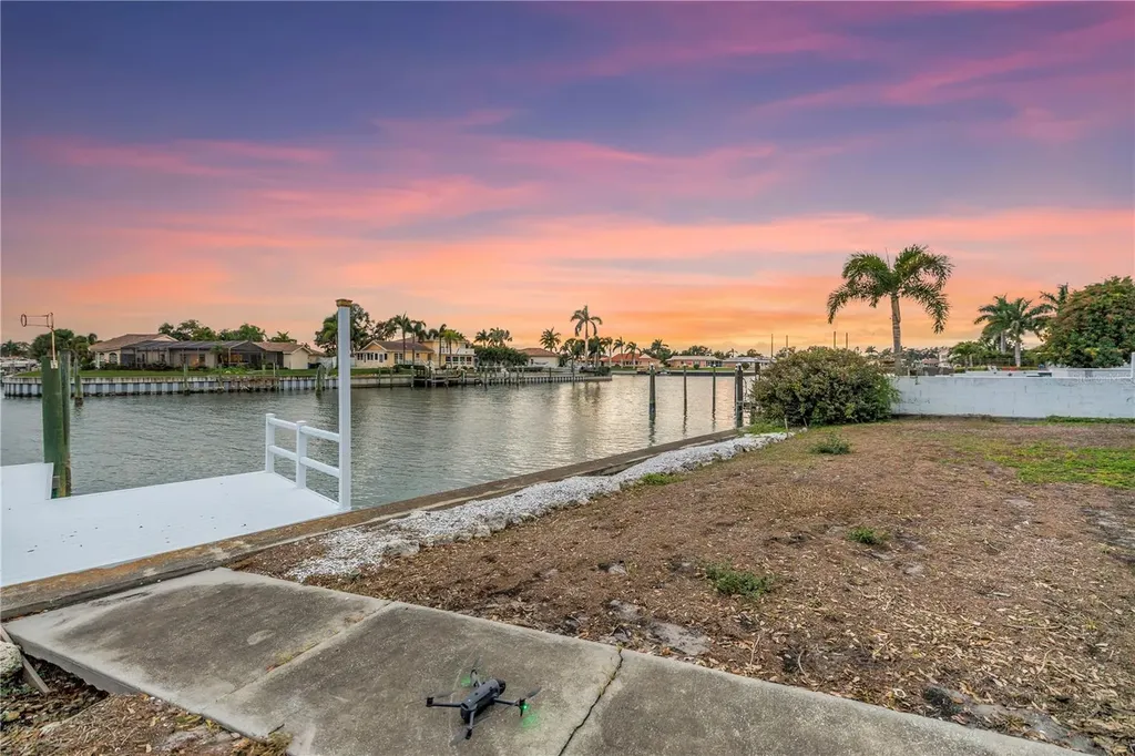 4114 42nd Avenue S St Petersburg FL 33711