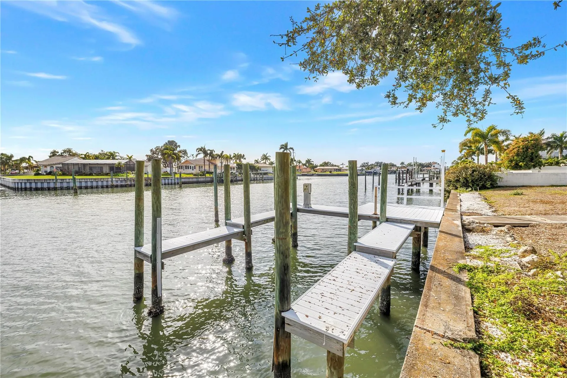 4114 42nd Avenue S St Petersburg FL 33711