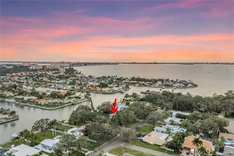 4114 42nd Avenue S St Petersburg FL 33711