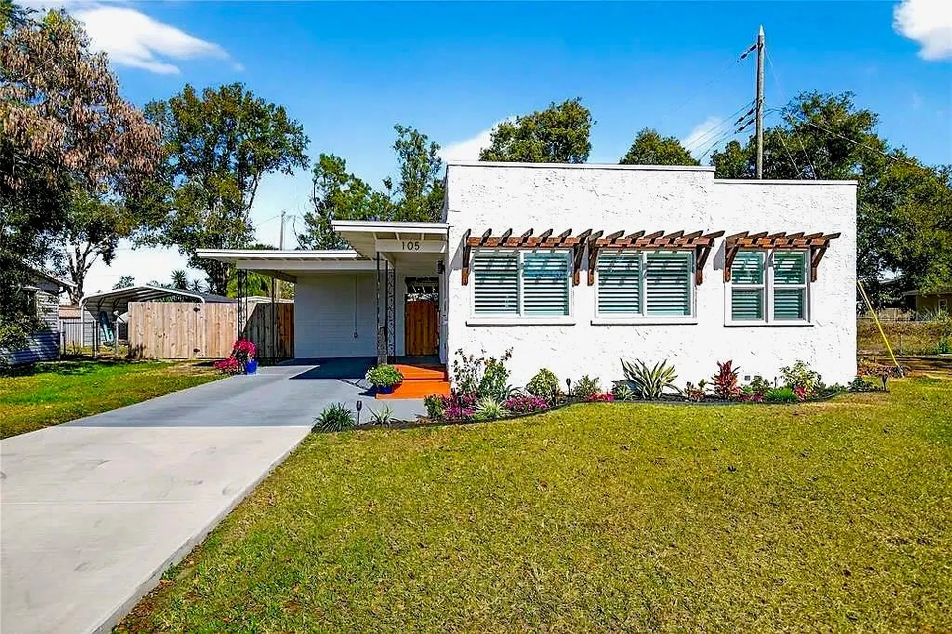105 W Golf Links Avenue Eustis FL 32726