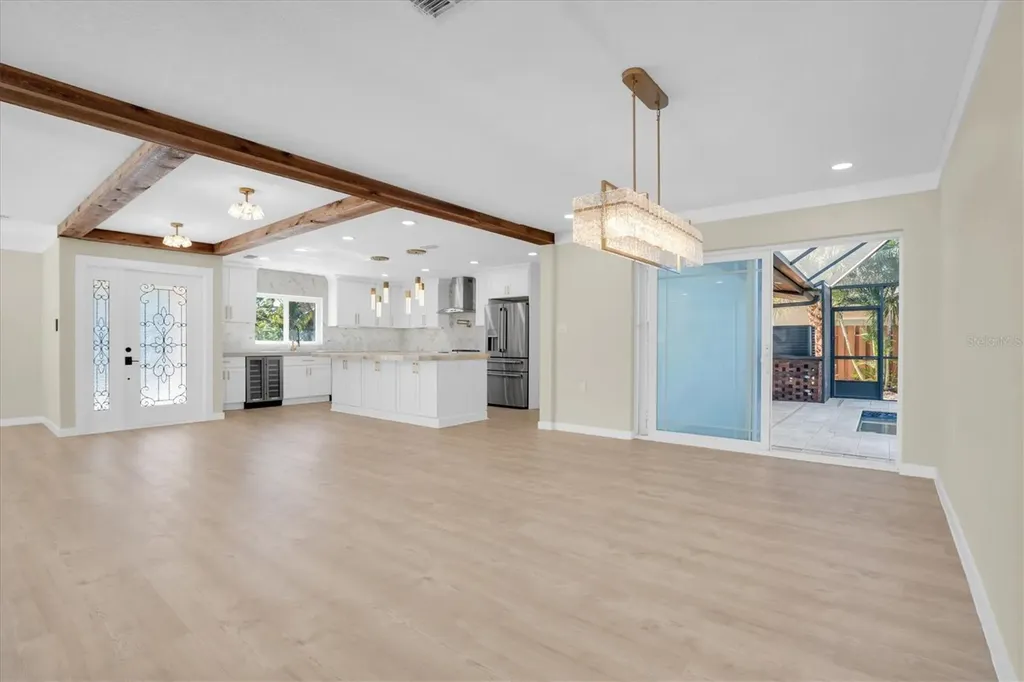 6400 Mockingbird Way S St Petersburg FL 33707