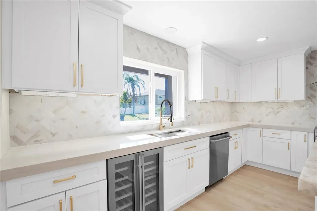 6400 Mockingbird Way S St Petersburg FL 33707