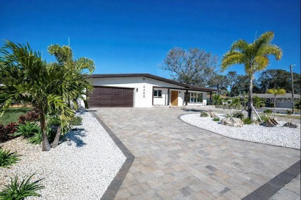 6400 Mockingbird Way S St Petersburg FL 33707