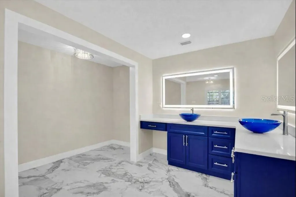 6400 Mockingbird Way S St Petersburg FL 33707