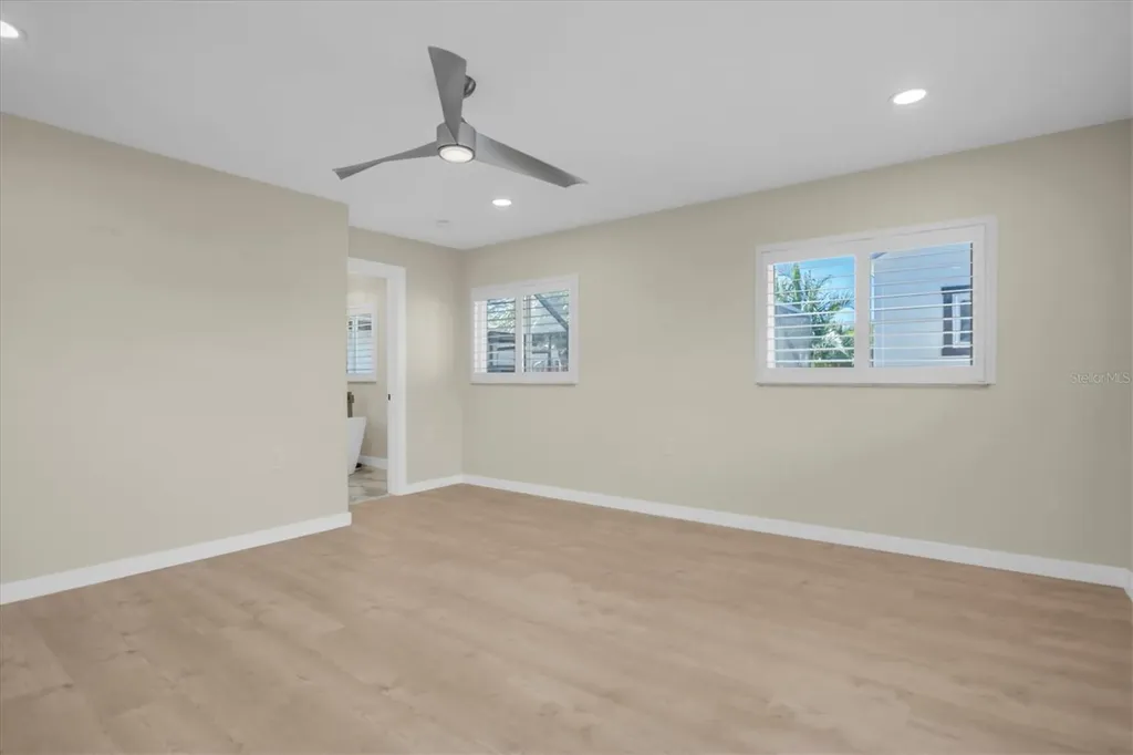 6400 Mockingbird Way S St Petersburg FL 33707