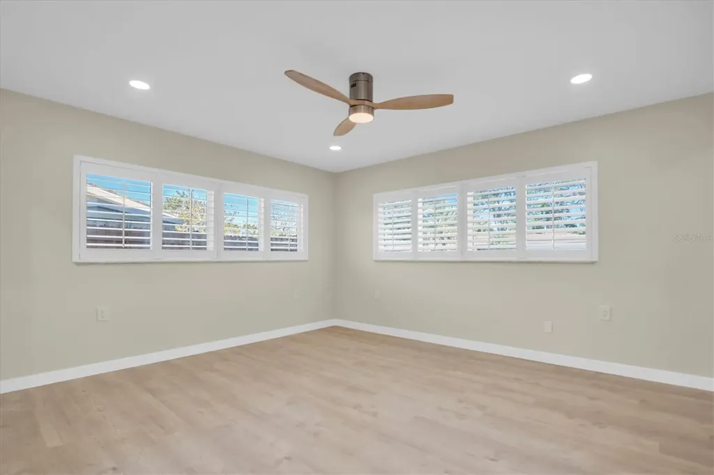6400 Mockingbird Way S St Petersburg FL 33707