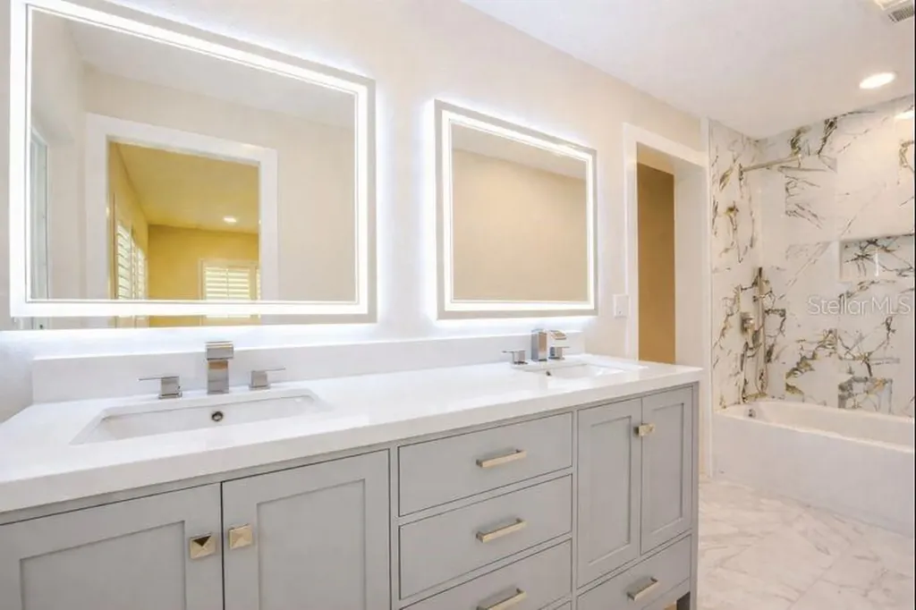 6400 Mockingbird Way S St Petersburg FL 33707