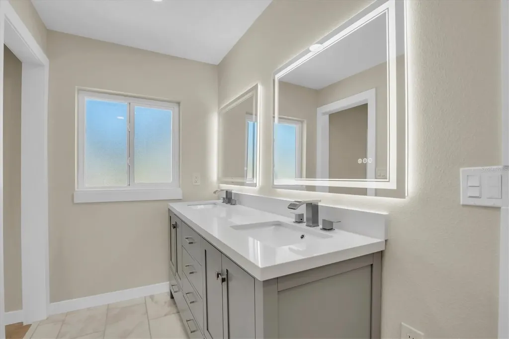 6400 Mockingbird Way S St Petersburg FL 33707
