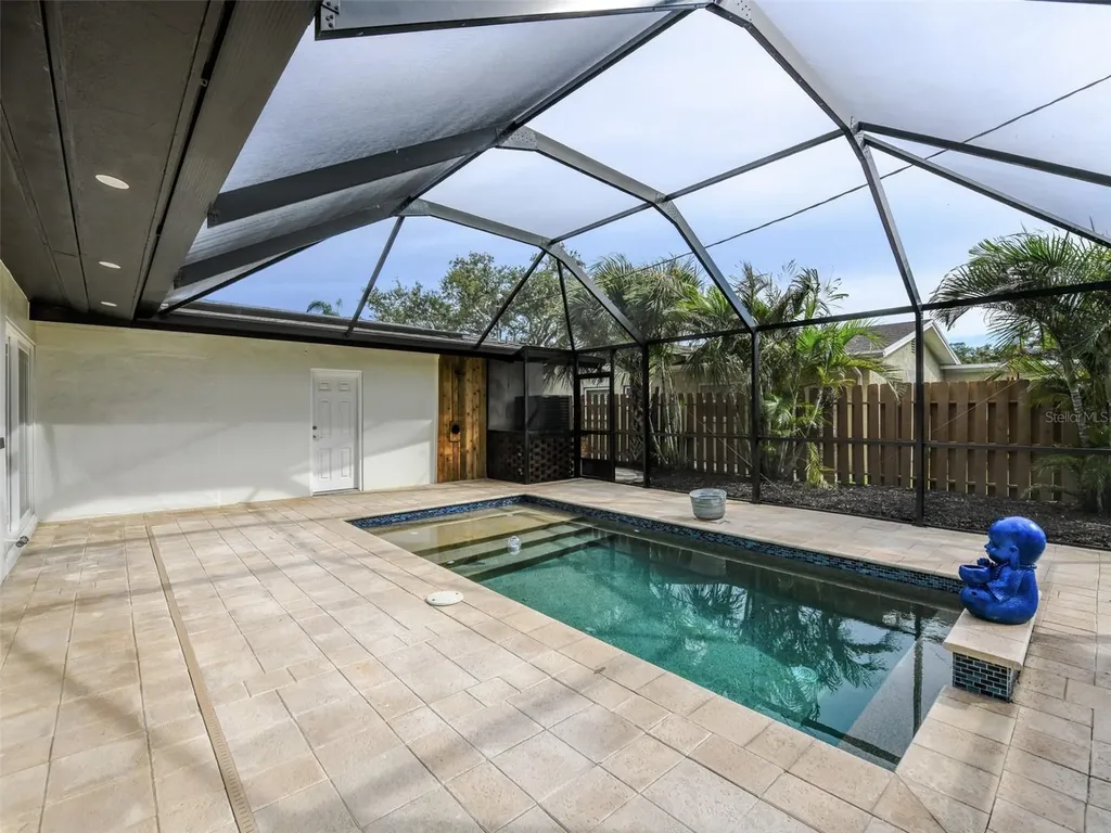 6400 Mockingbird Way S St Petersburg FL 33707